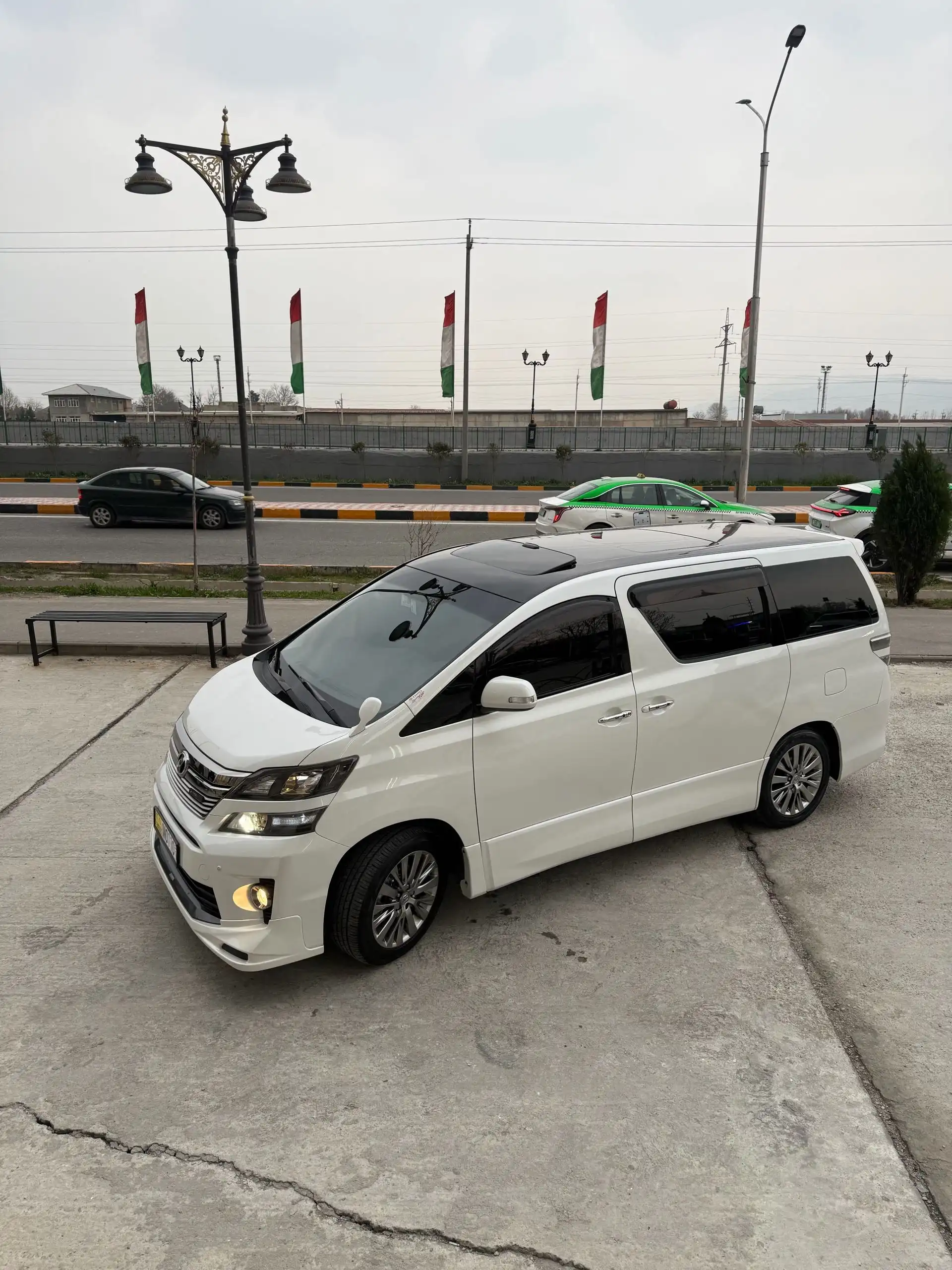 Toyota Vellfire 2014