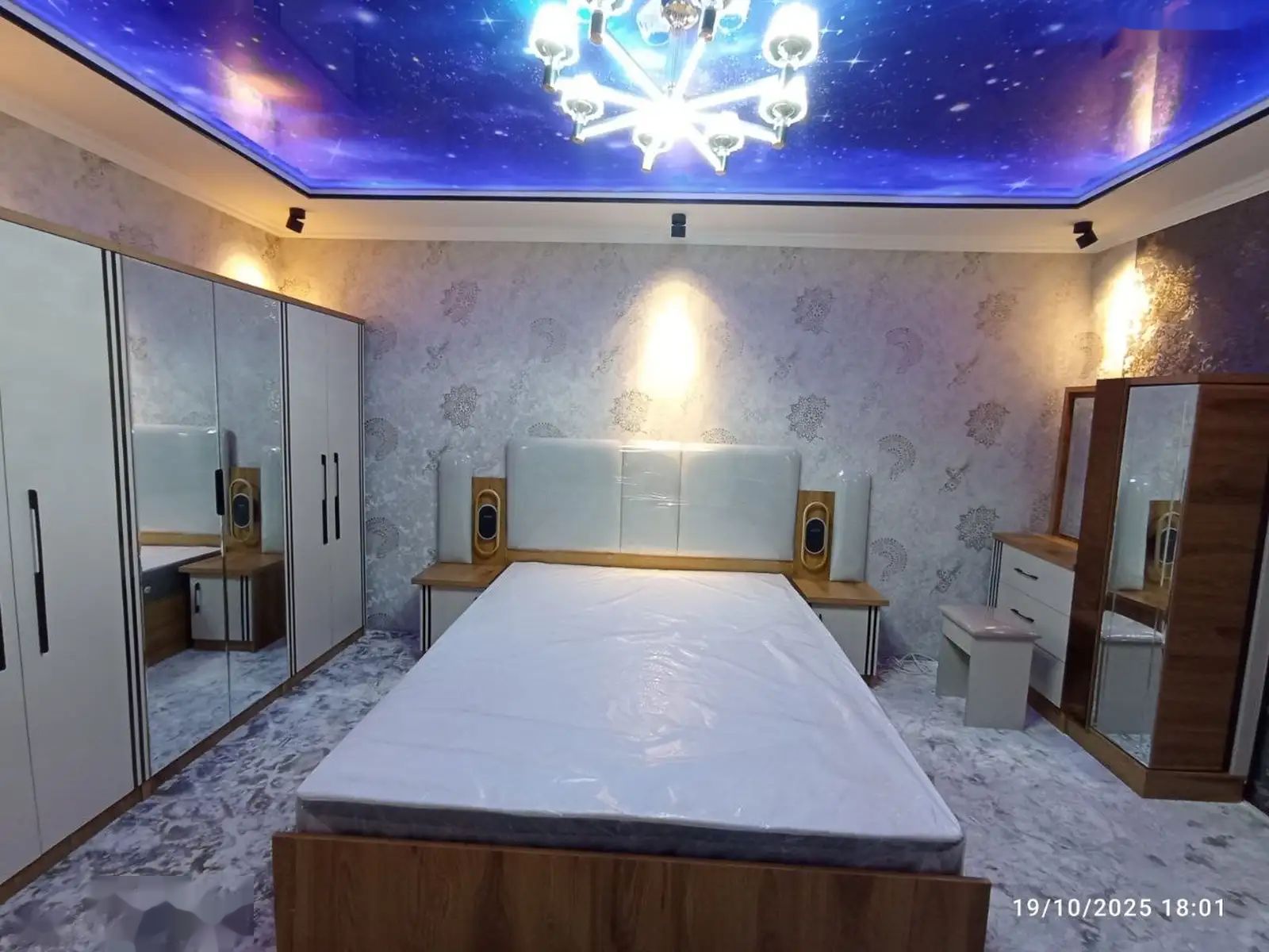 Спальный гарнитур