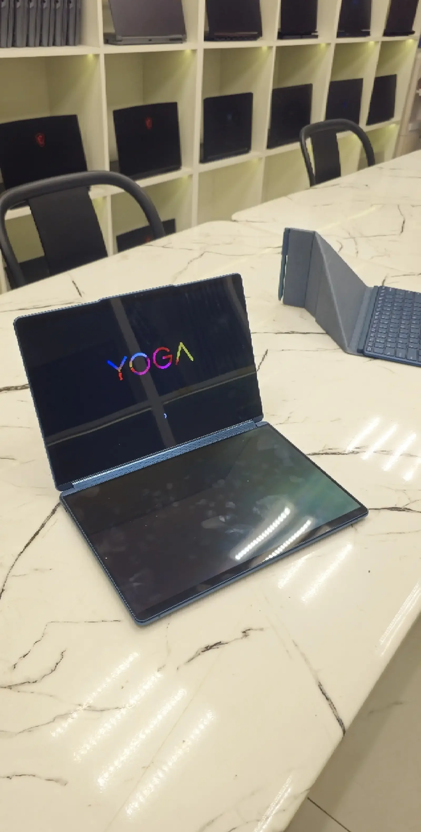 Ноутбук Lenovo Yoga Book 2 Dual Screen — фото 5