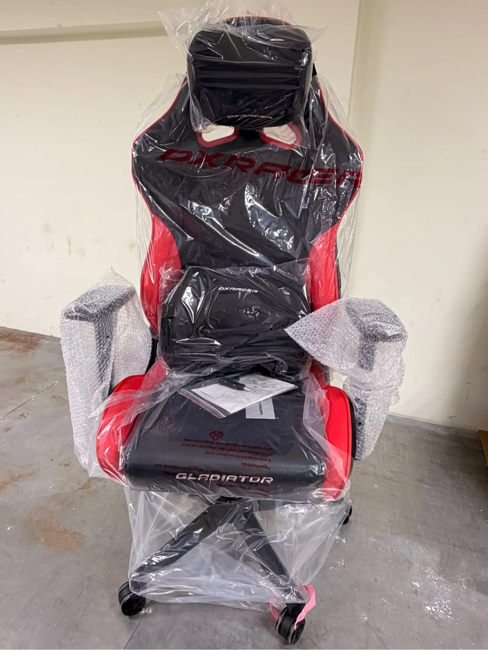 Игровое кресло DXRacer Gladiator G Series Black-Red — фото 6