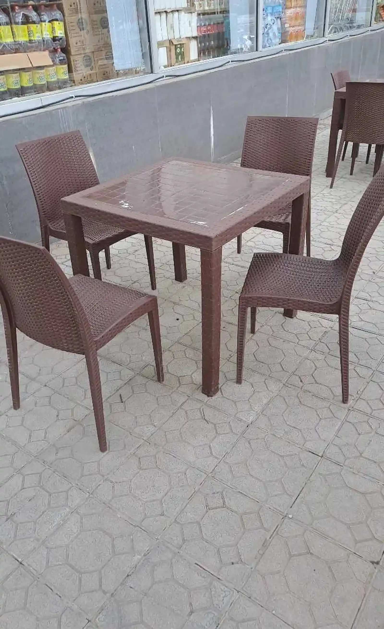 Стол и стулья