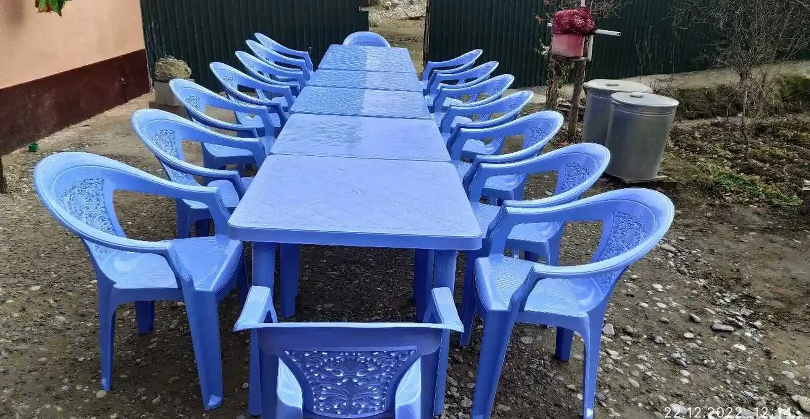 Стол и стулья