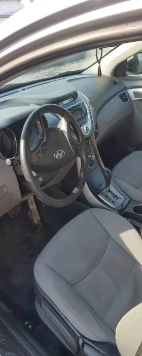 Hyundai Elantra 2012