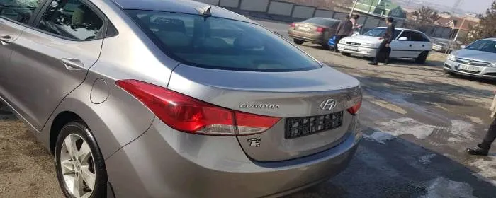 Hyundai Elantra 2012