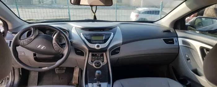 Hyundai Elantra 2012