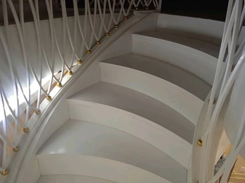 Камин, лестницы из камня