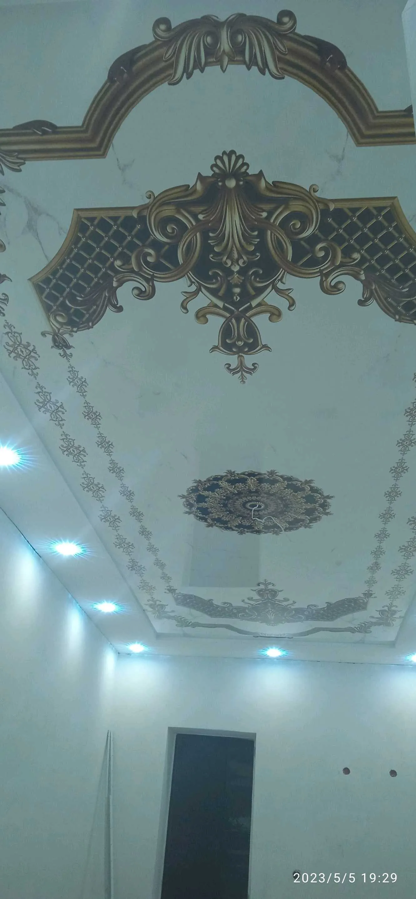 Натияжной паталок