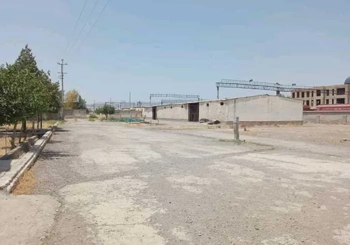 Постройка с земельным участком