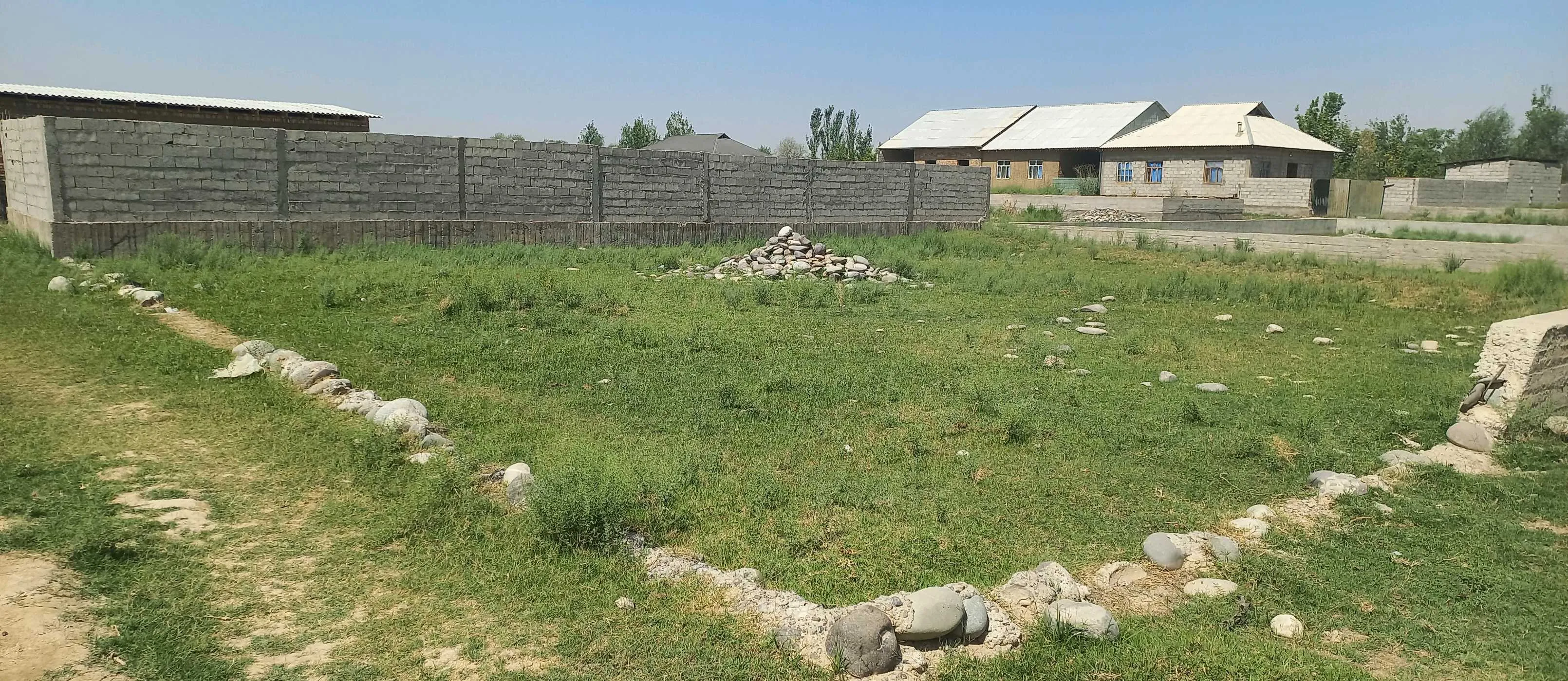 Постройка с земельным участком