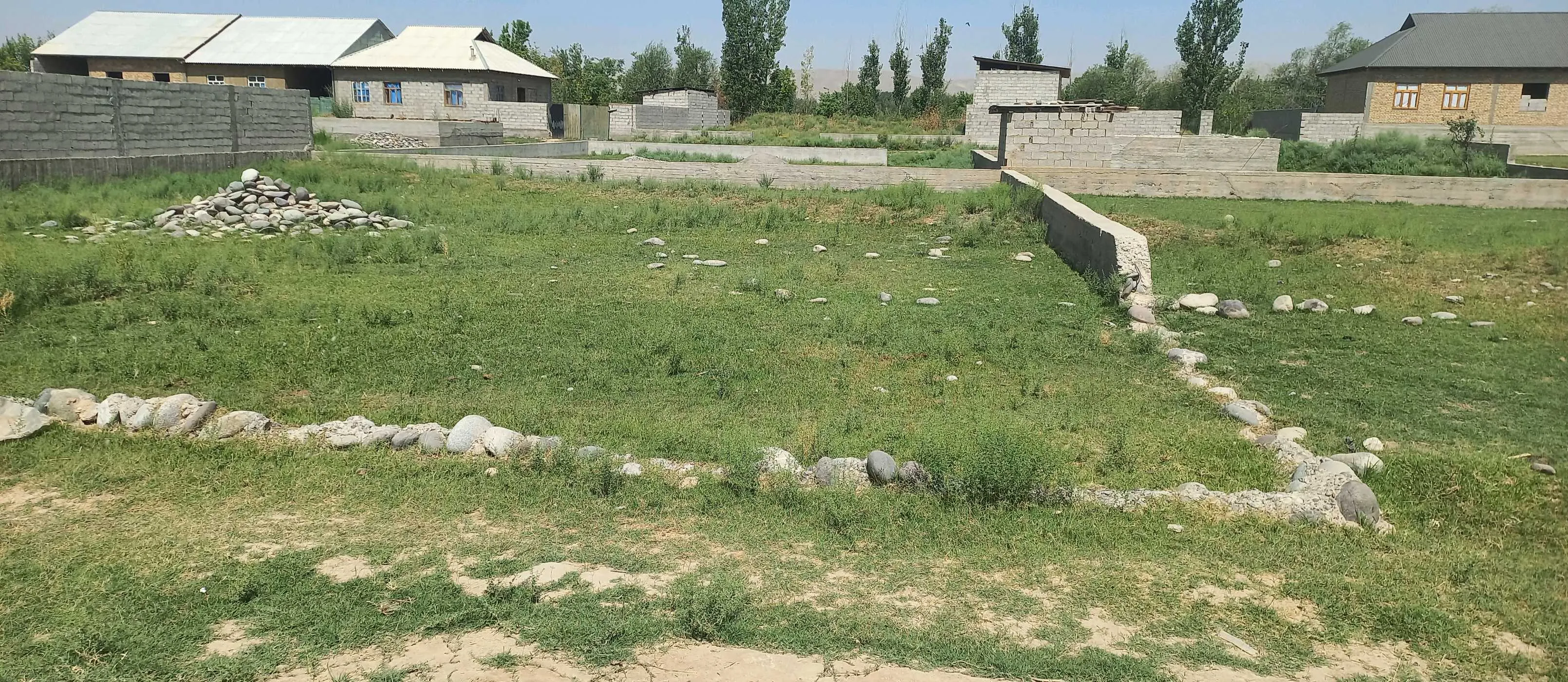 Постройка с земельным участком