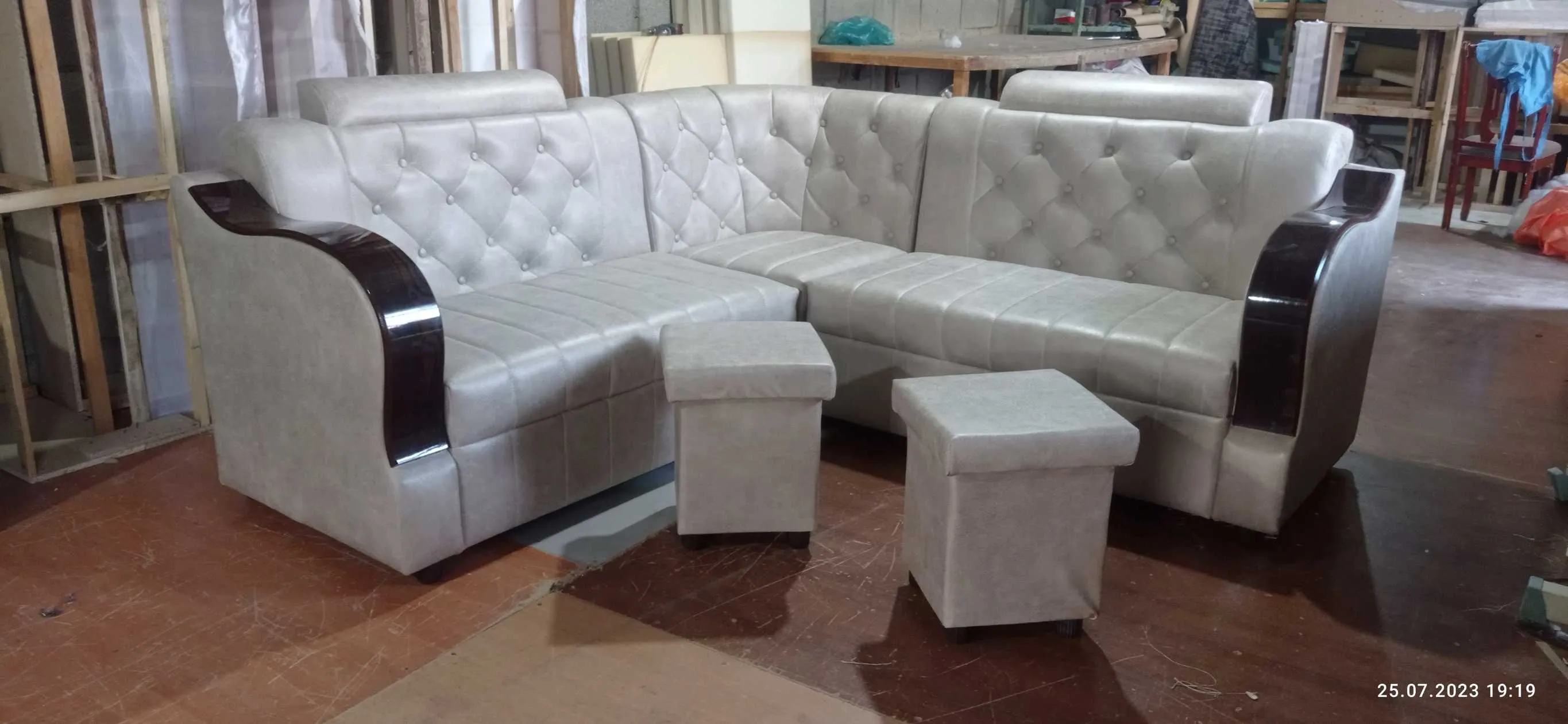 диван Барои мехмонхона