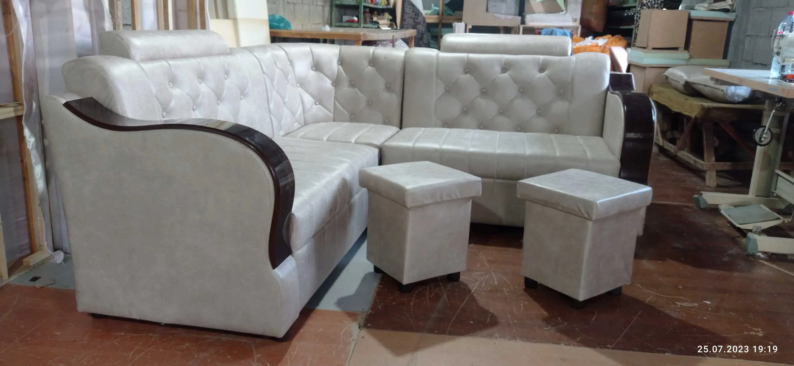 диван Барои мехмонхона