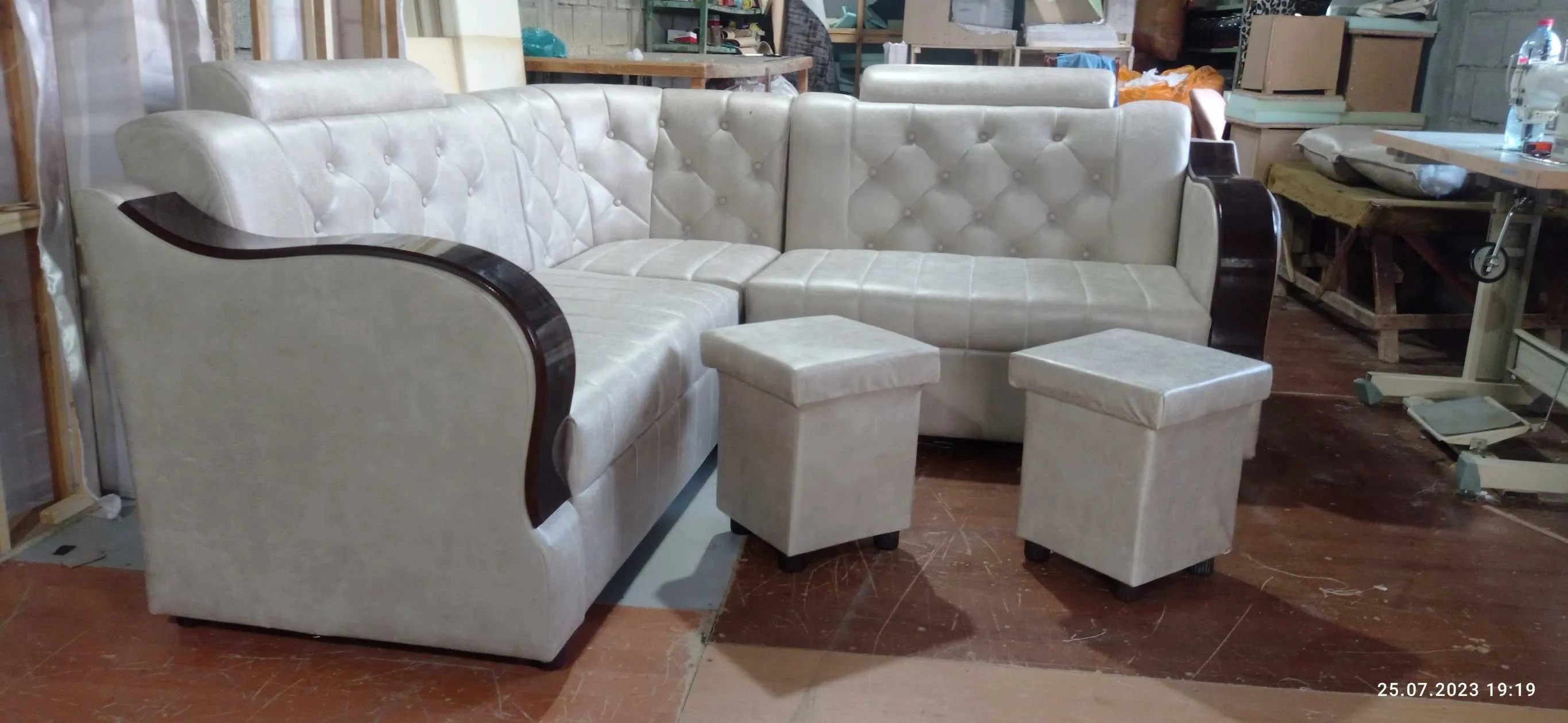 диван Барои мехмонхона