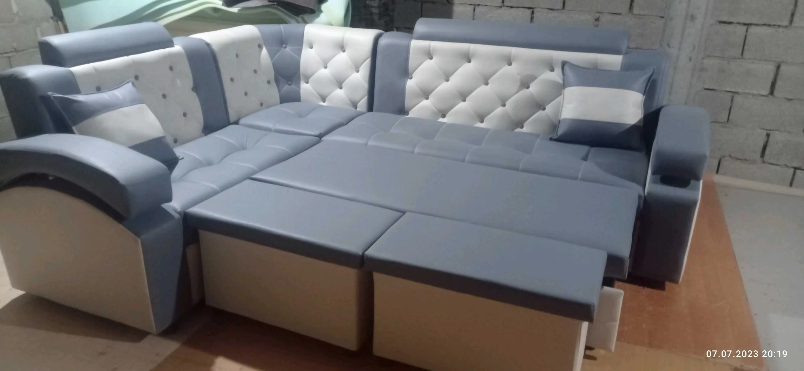 диван Барои мехмонхона