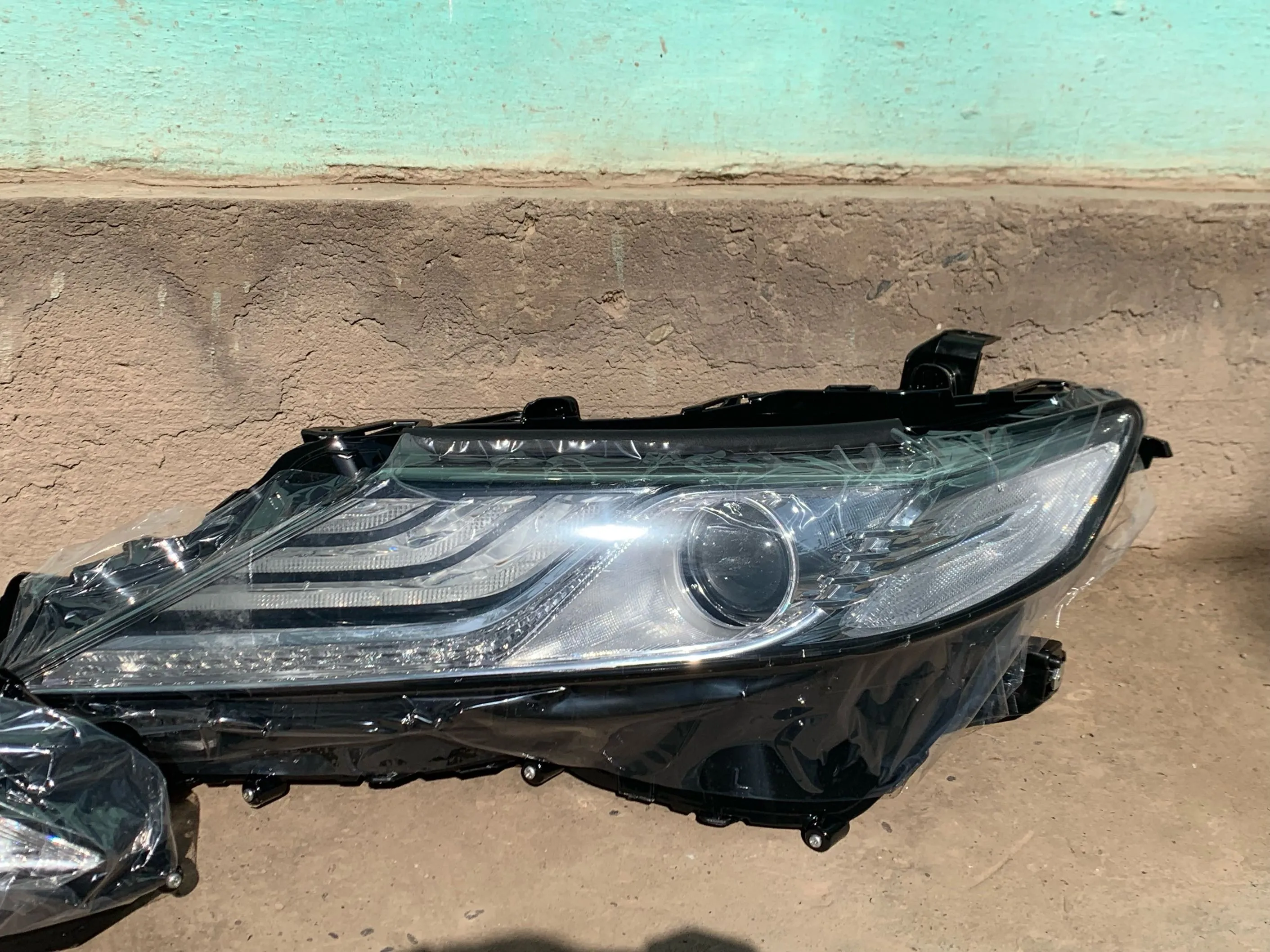 Передний фар на камри 6