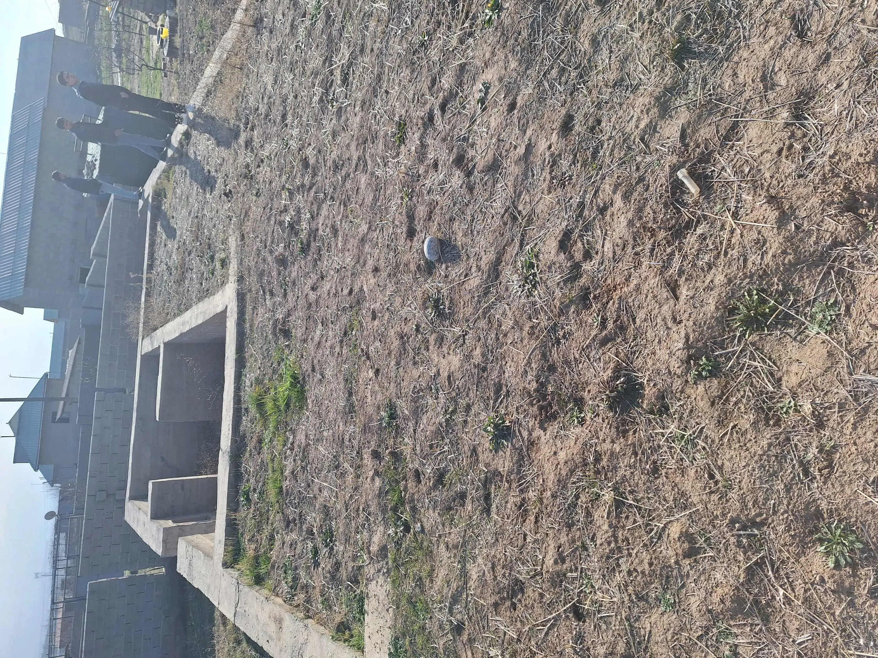 Постройка с земельным участком