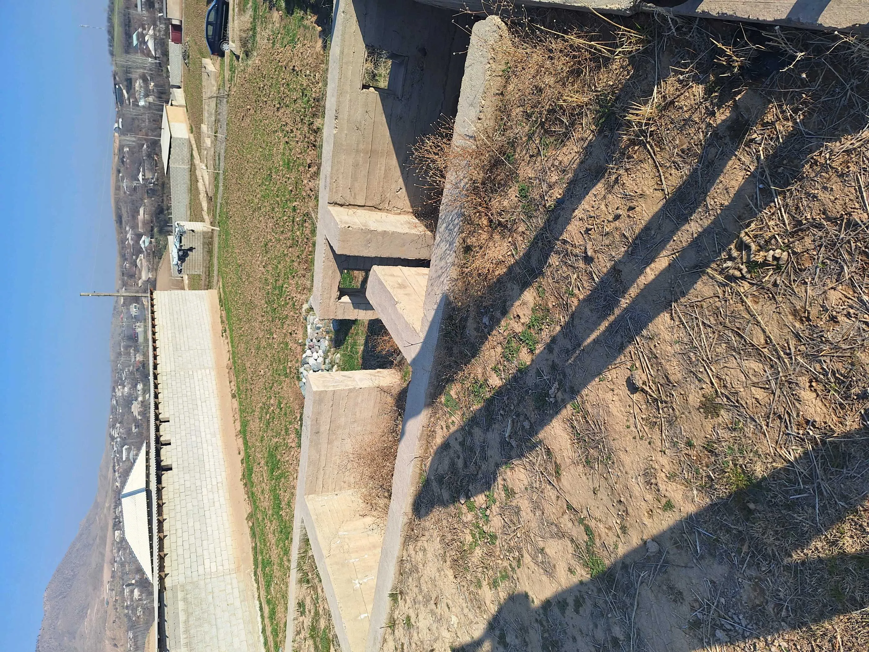 Постройка с земельным участком