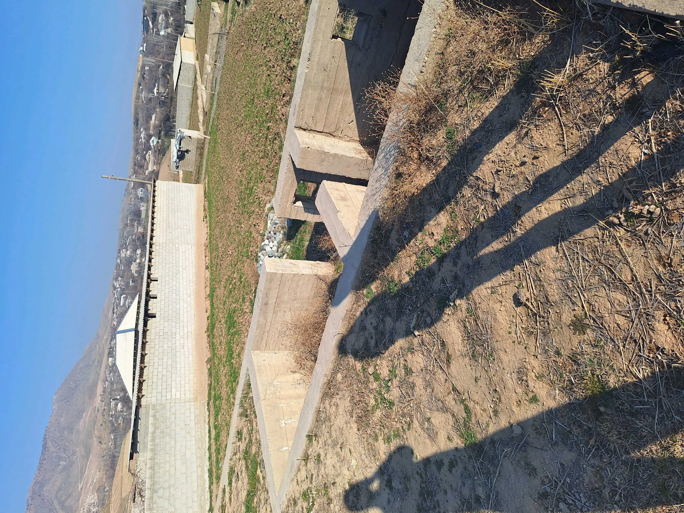 Постройка с земельным участком