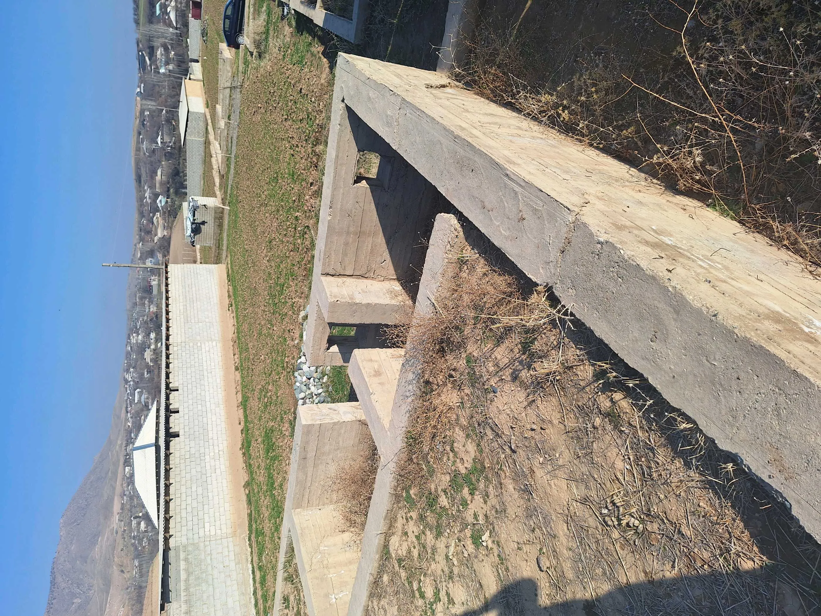 Постройка с земельным участком