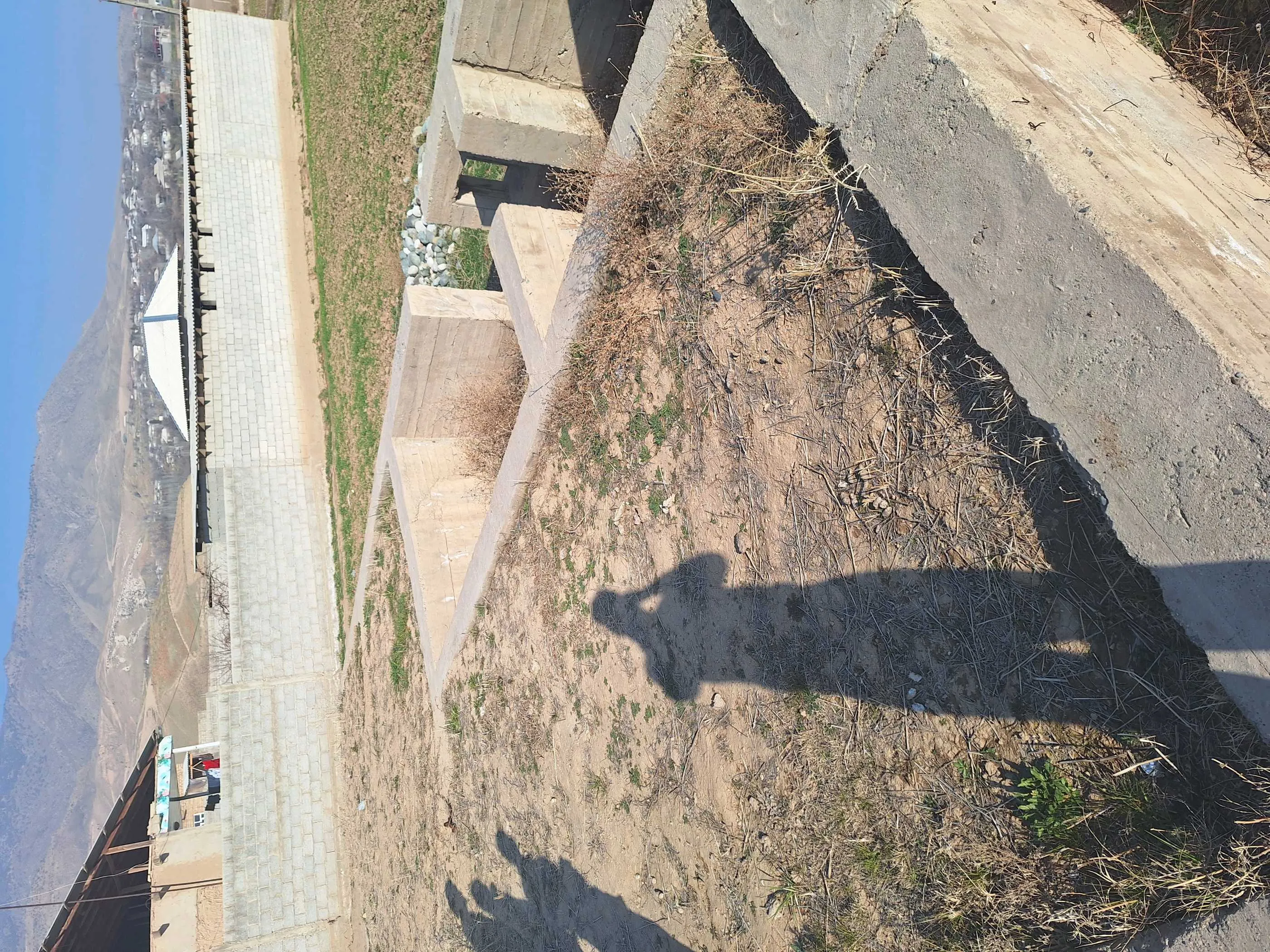 Постройка с земельным участком