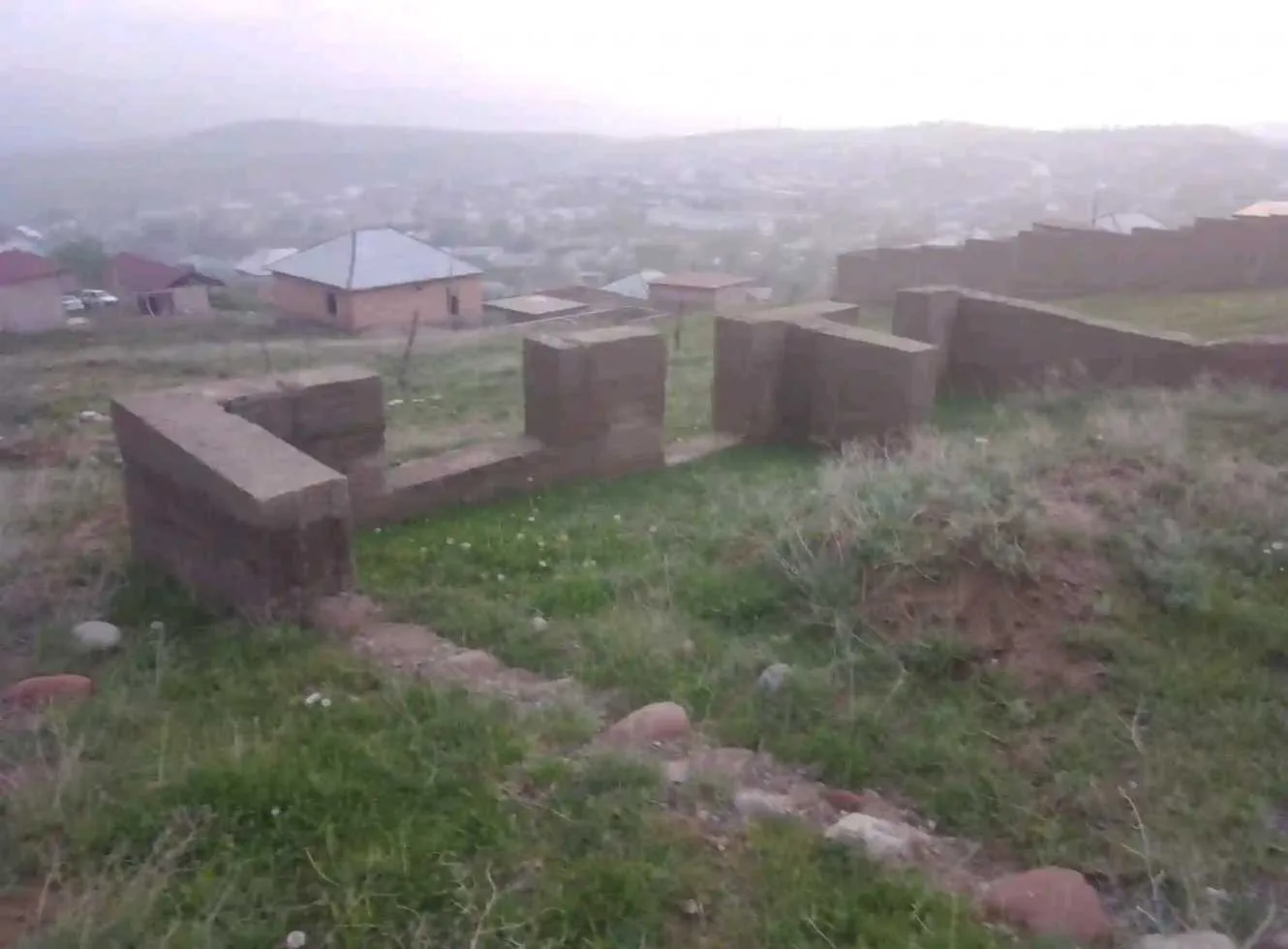 Постройка с земельным участком