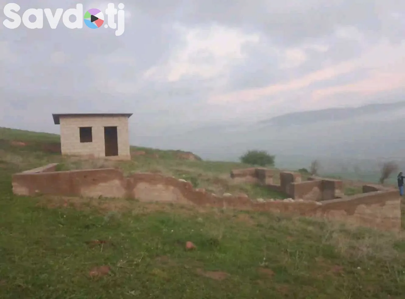 Постройка с земельным участком