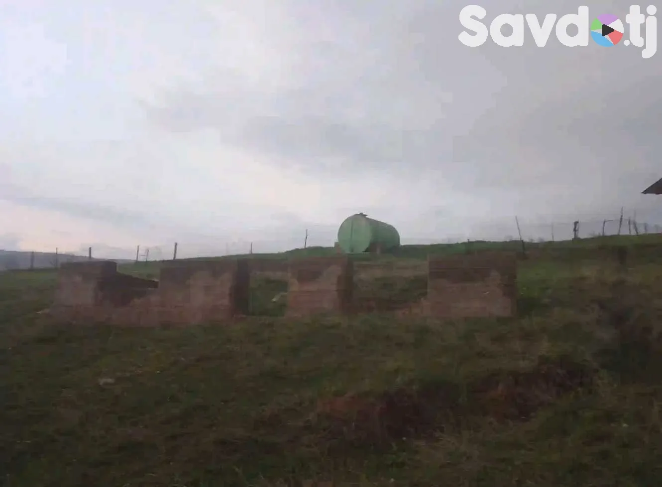 Постройка с земельным участком