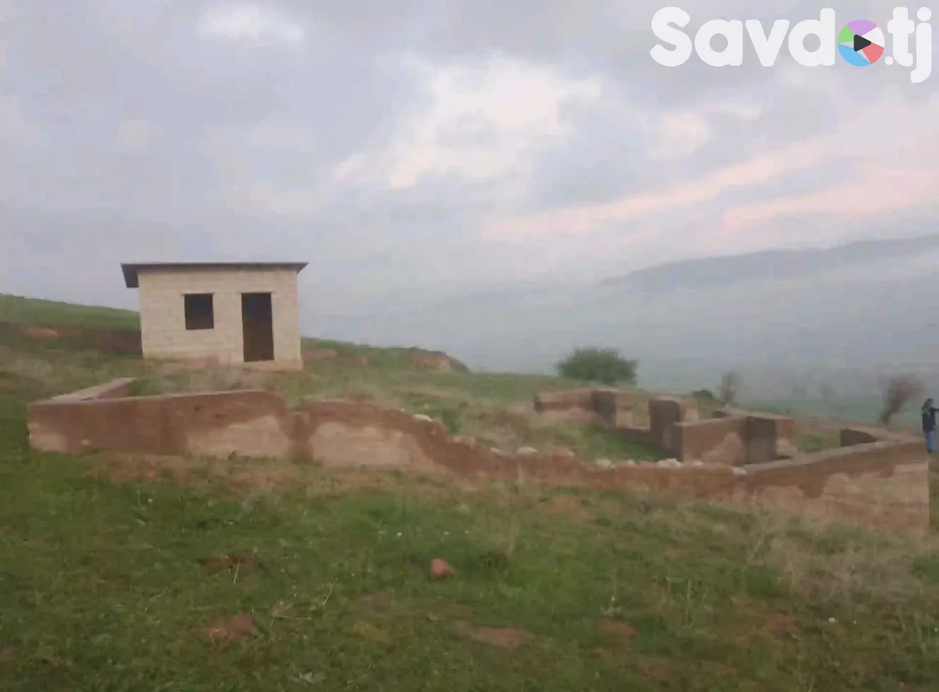 Постройка с земельным участком