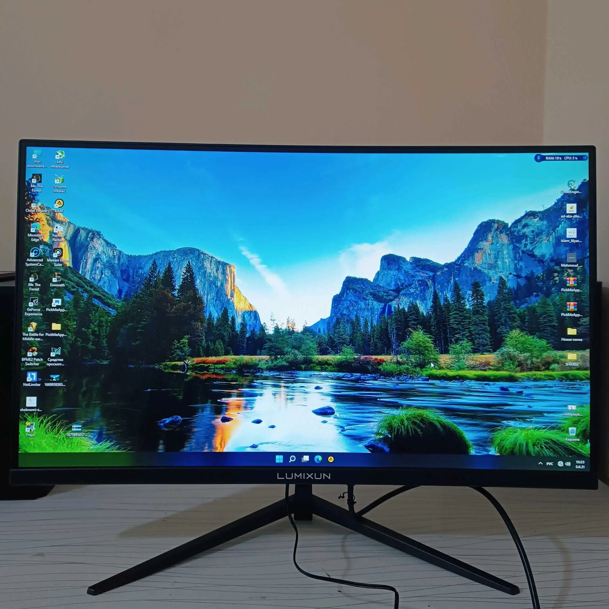 Изогнутый монитор 27