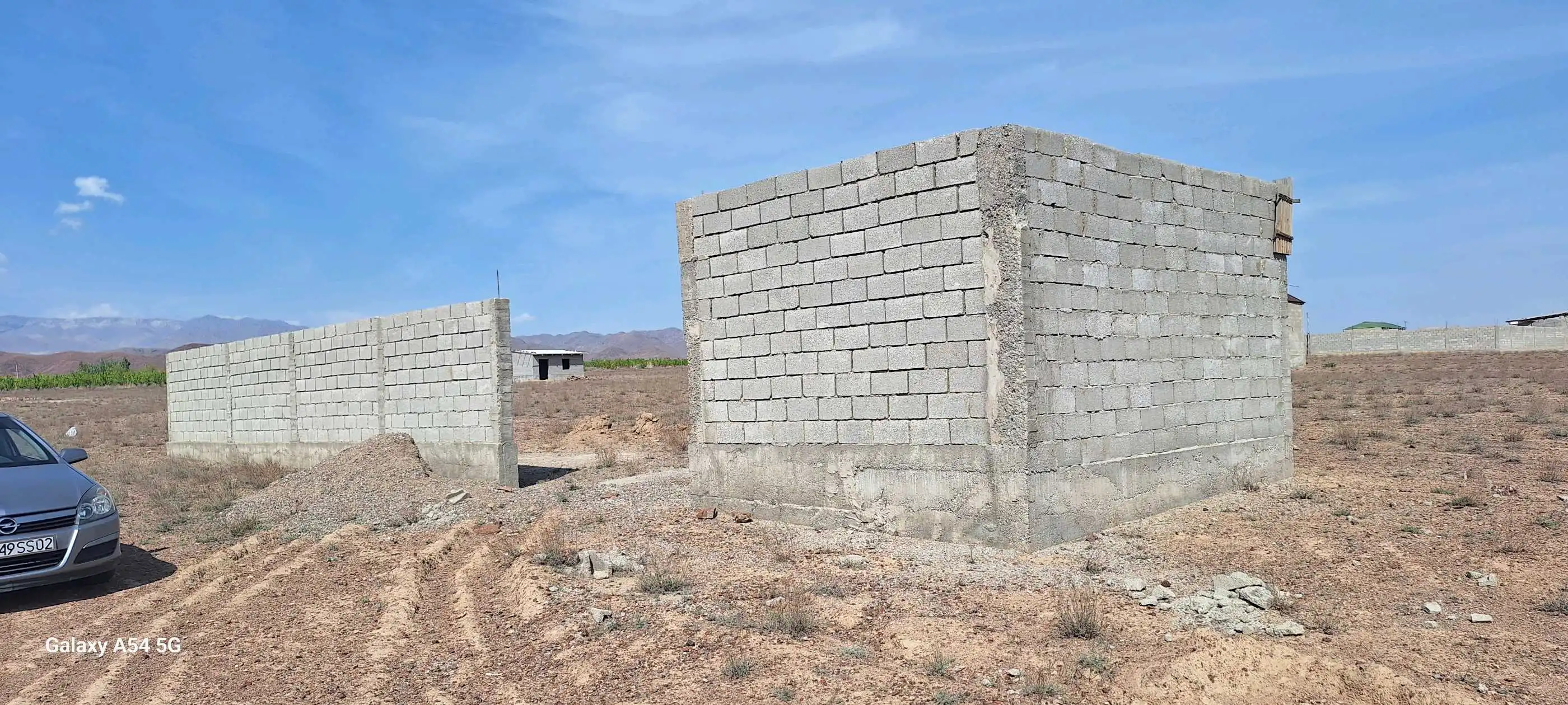 Постройка с земельным участком