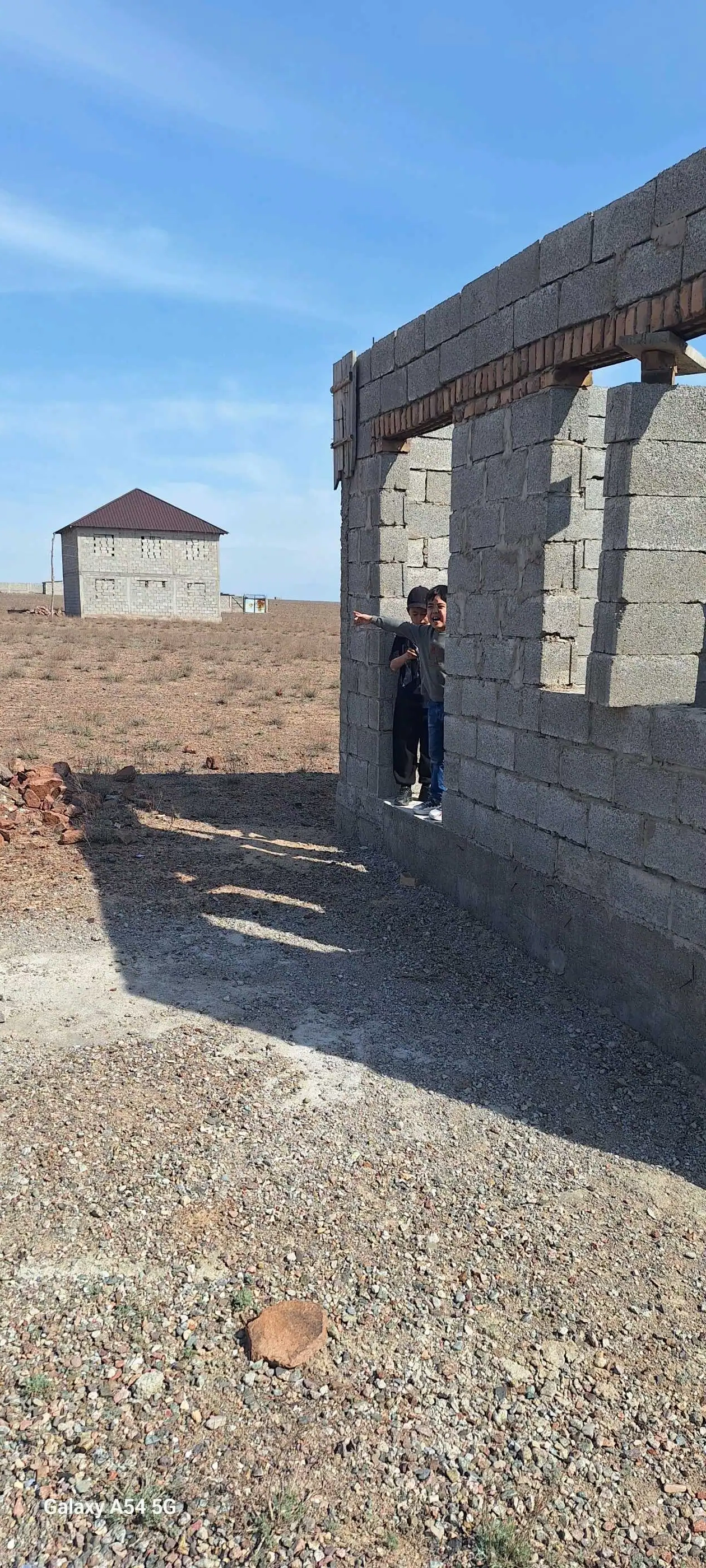 Постройка с земельным участком