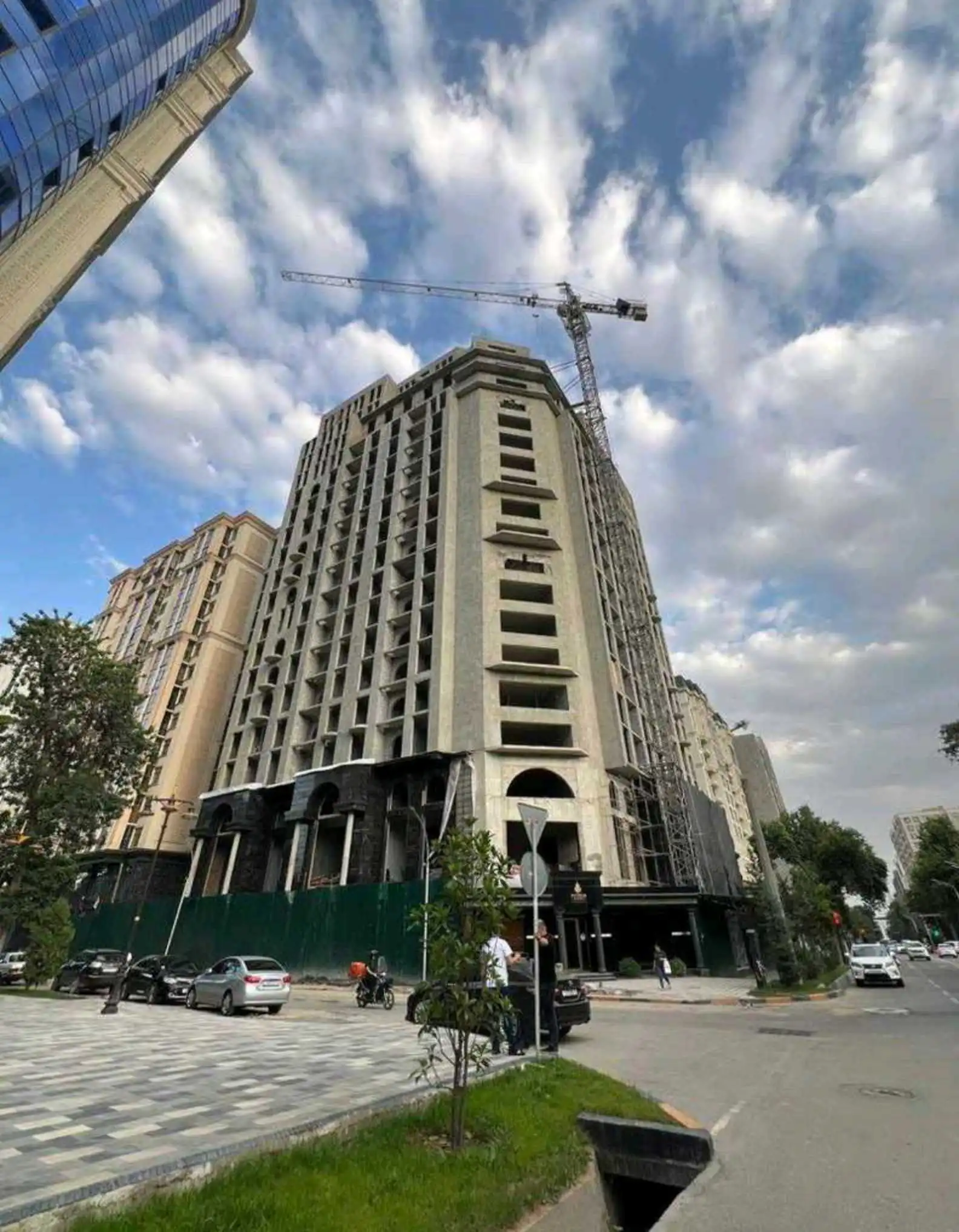 1-к квартира, 14 этаж, 61 м², Шохмансур