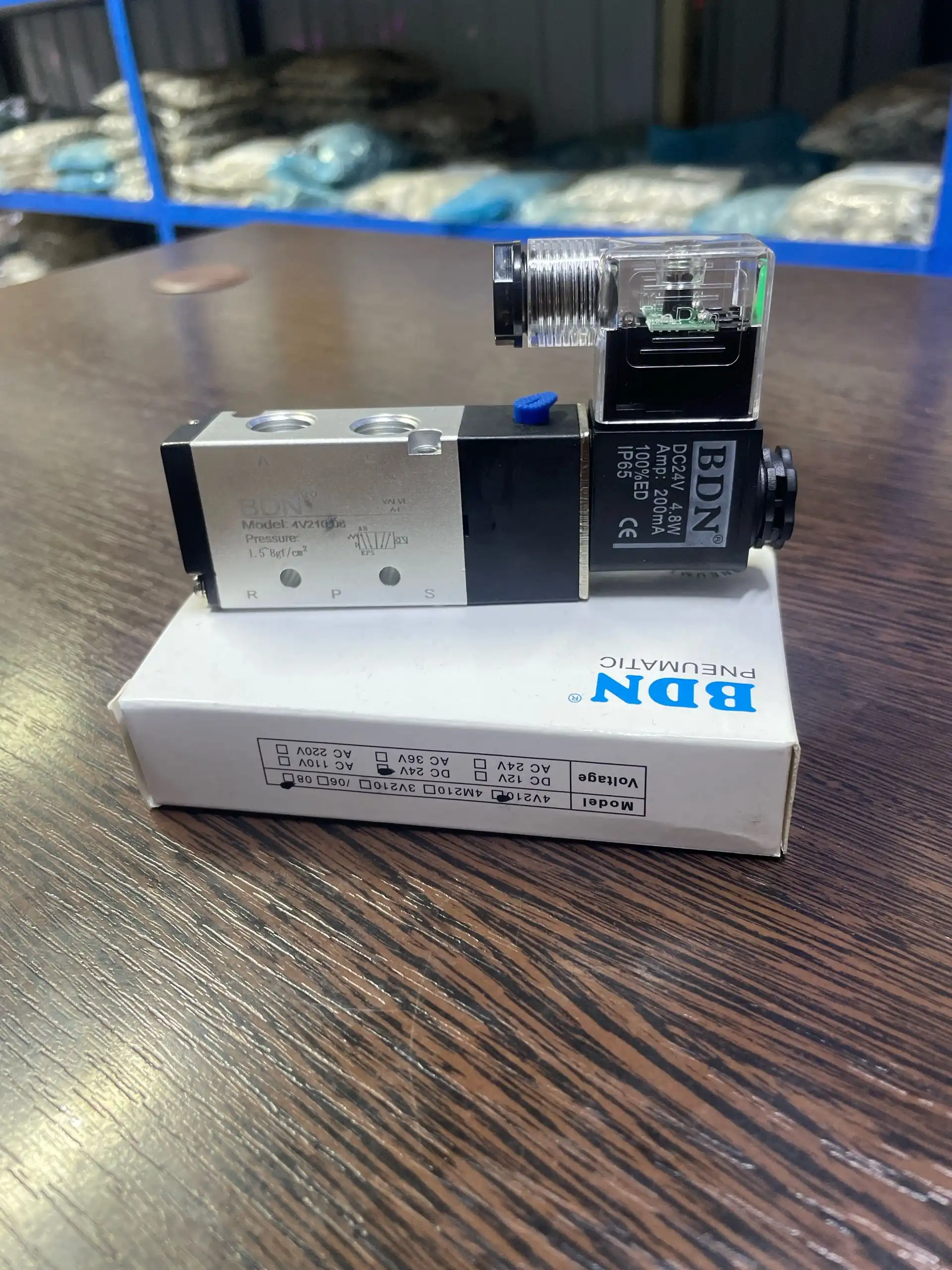 распридилител воздуха клапан 4v210-08–24volt