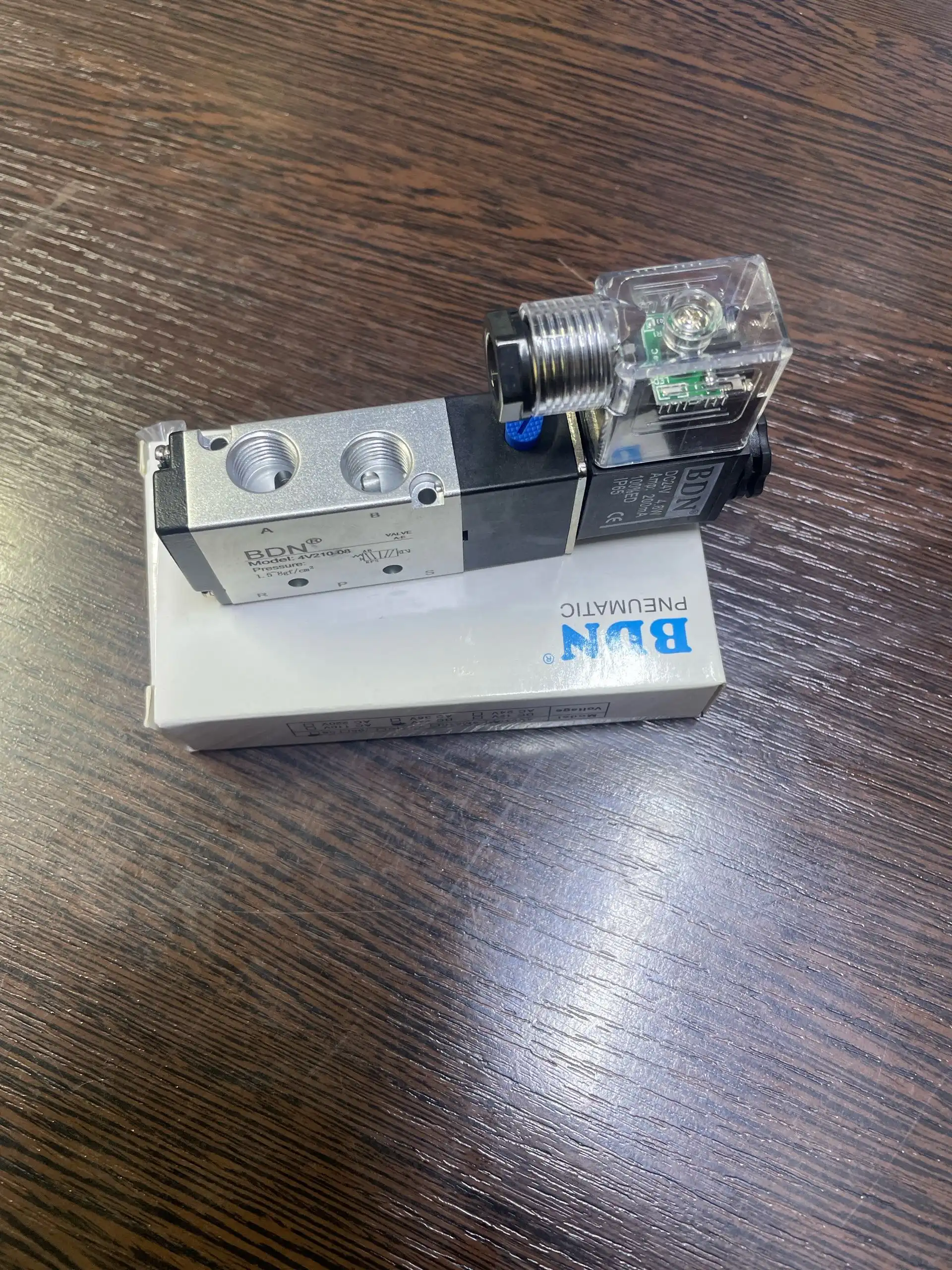 распридилител воздуха клапан 4v210-08–24volt