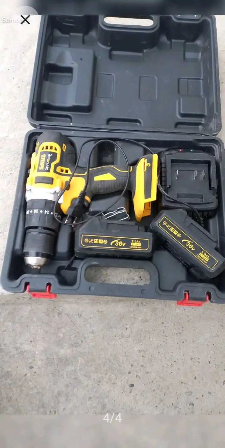 шурупавиёр DeWALT.