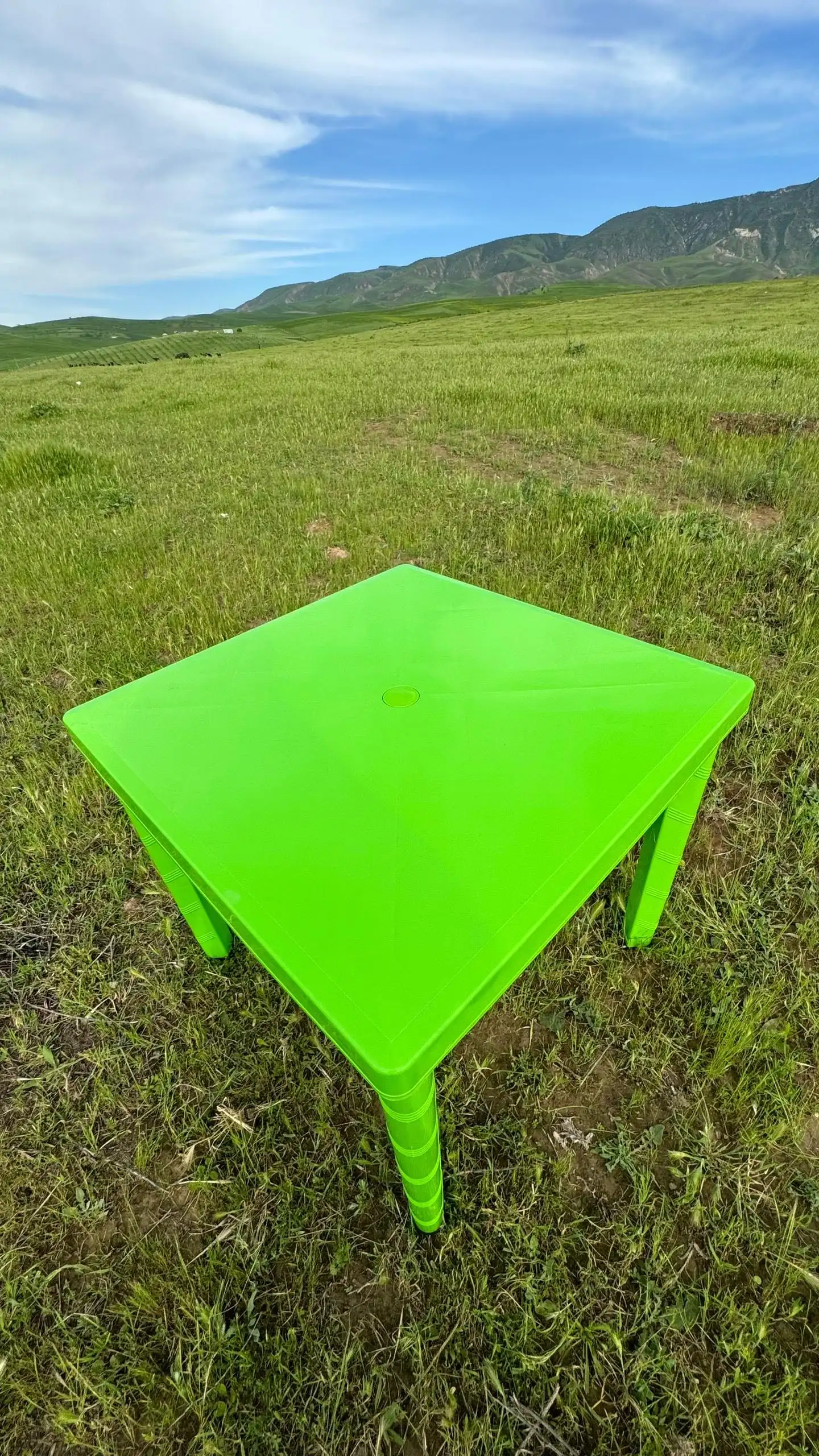 столы и стулья