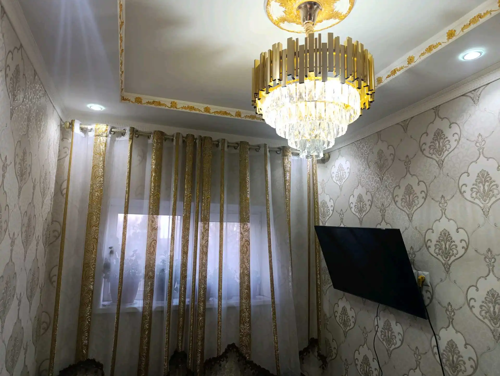 4-к квартира, 3 этаж, 80 м², шахраки Сугдиён (Тарор)