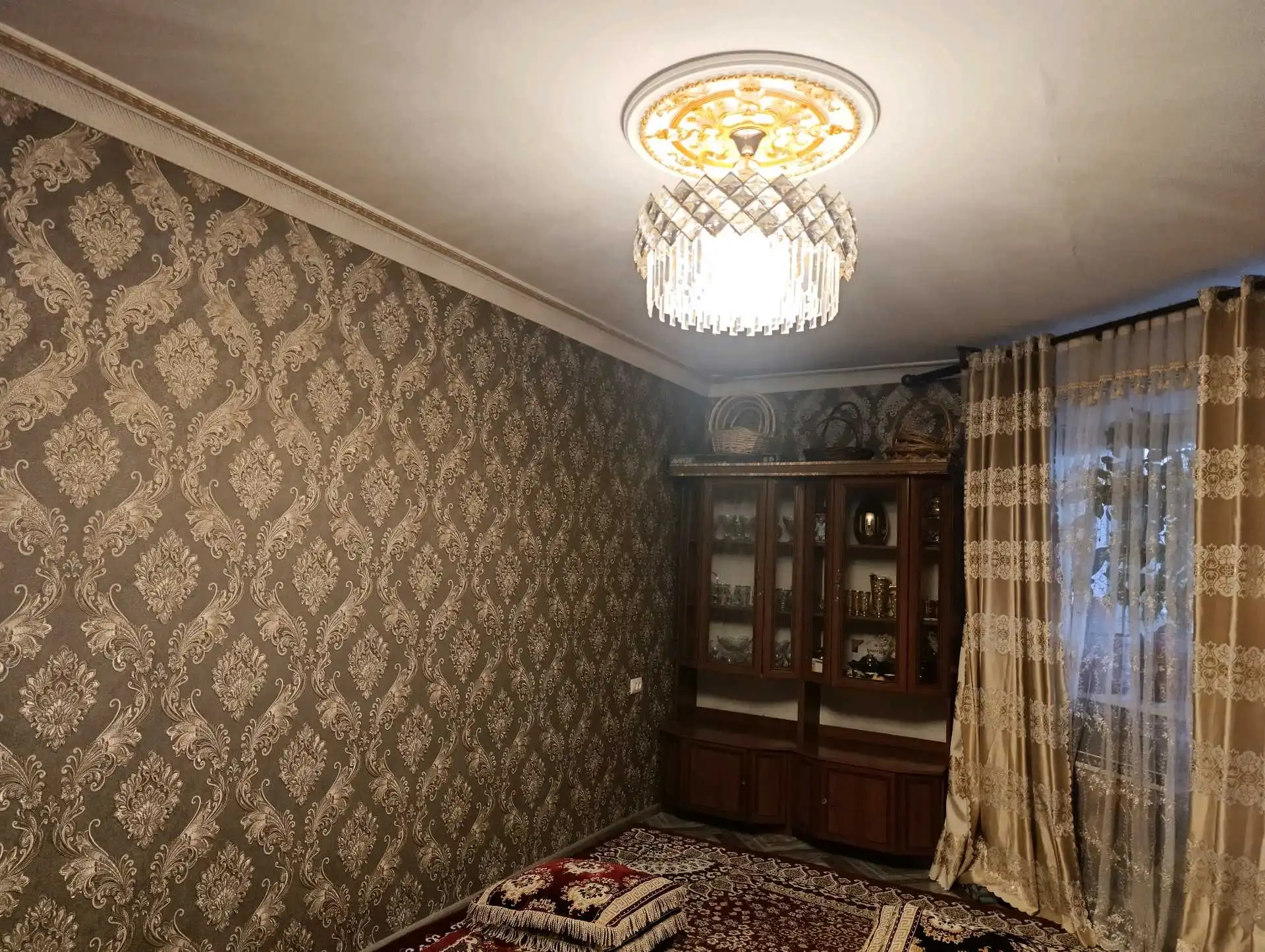4-к квартира, 3 этаж, 80 м², шахраки Сугдиён (Тарор)