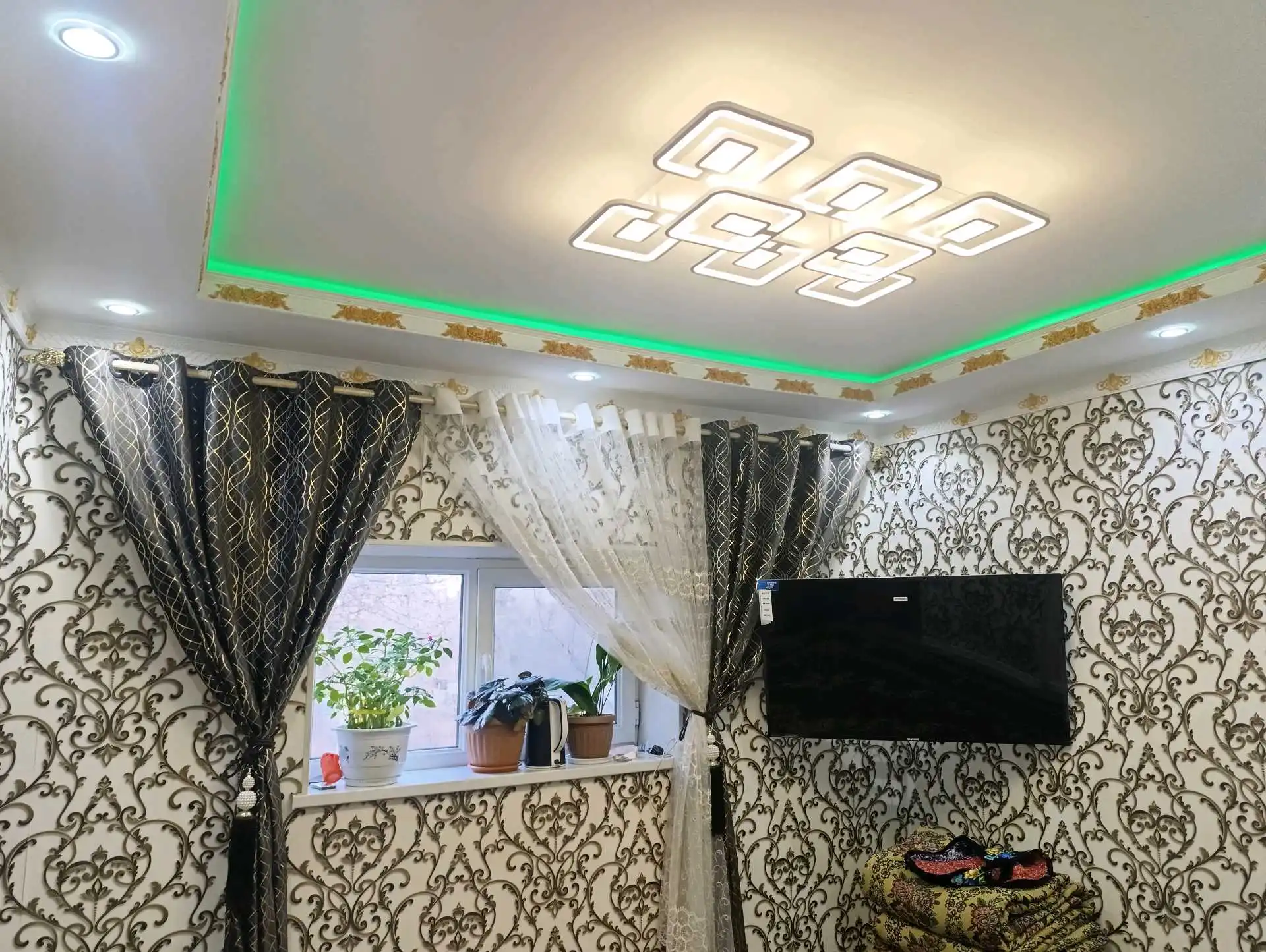 4-к квартира, 3 этаж, 80 м², шахраки Сугдиён (Тарор)