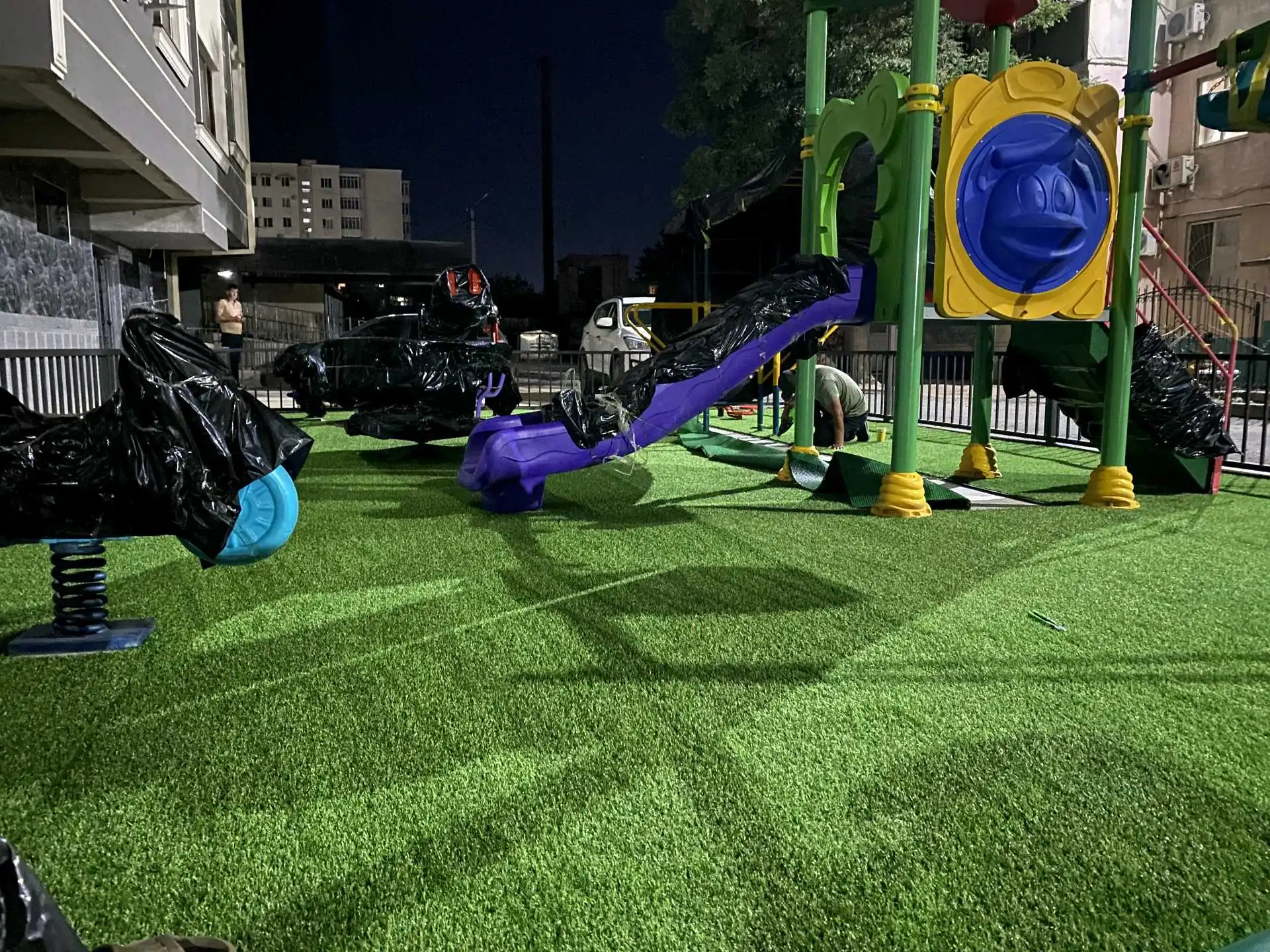 Мастер по установке искусственного газона