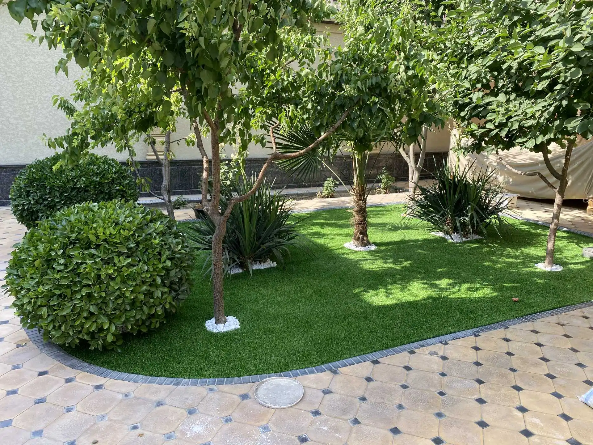 Мастер по установке искусственного газона