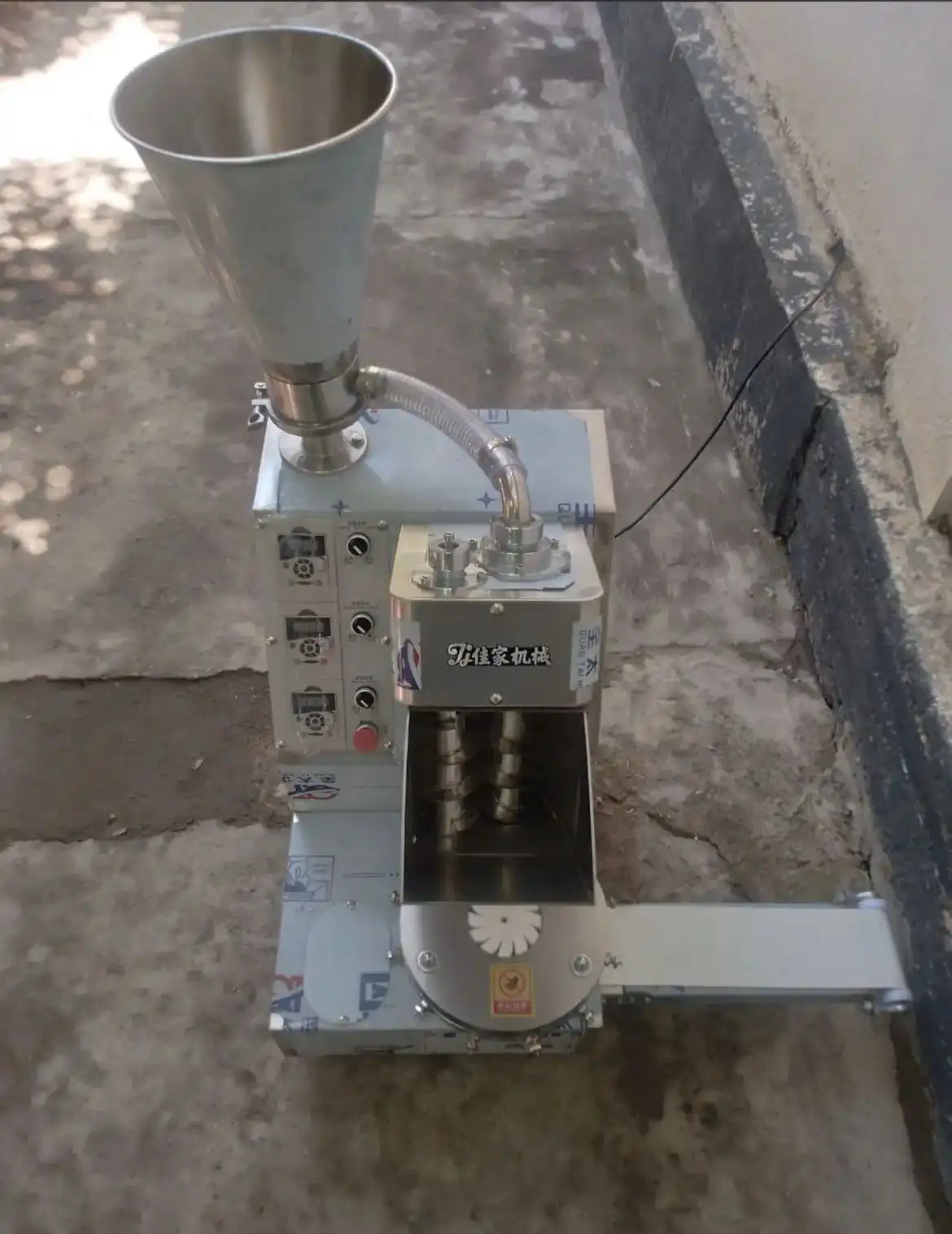 Автоматический аппарат для лепки мантов