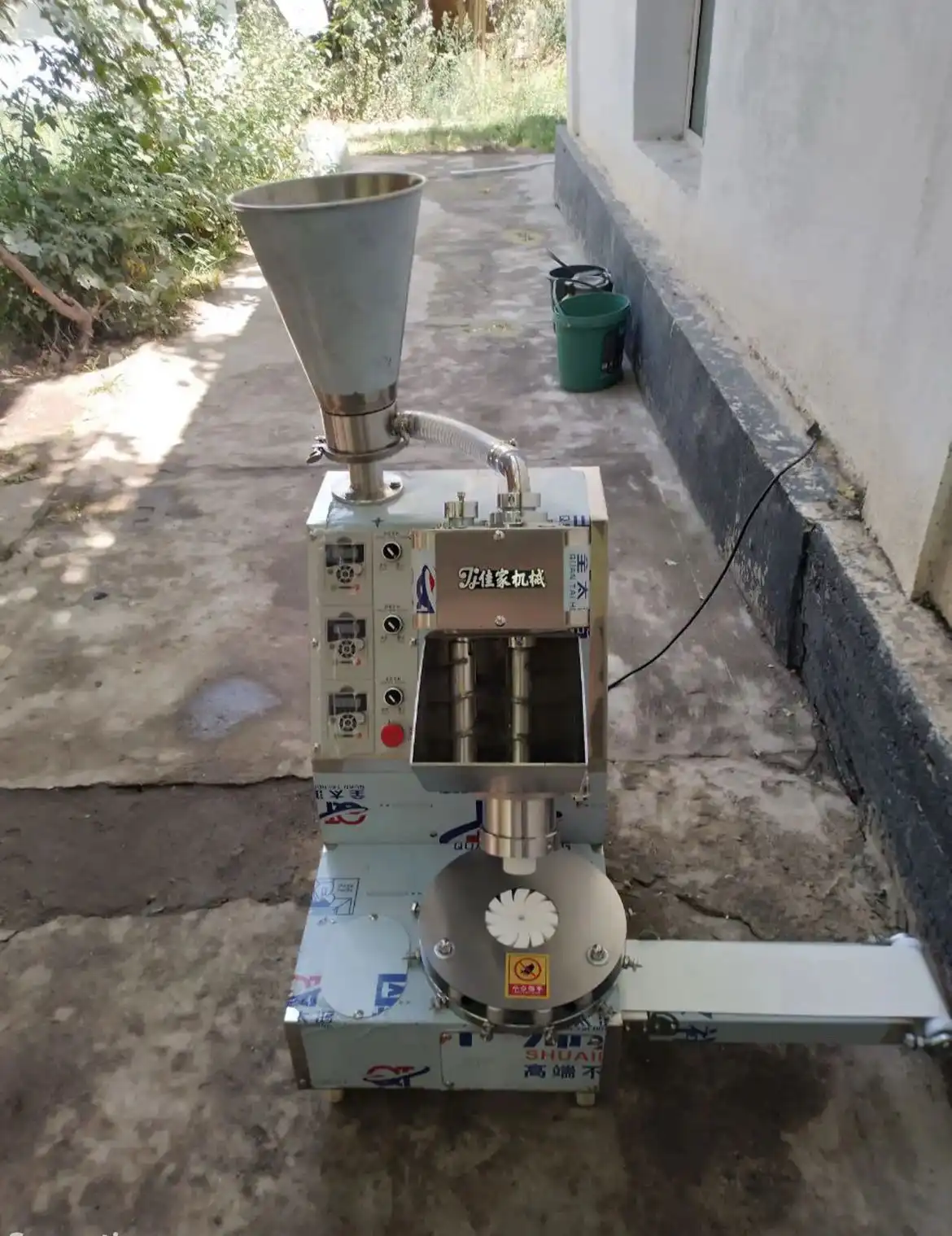 Автоматический аппарат для лепки мантов