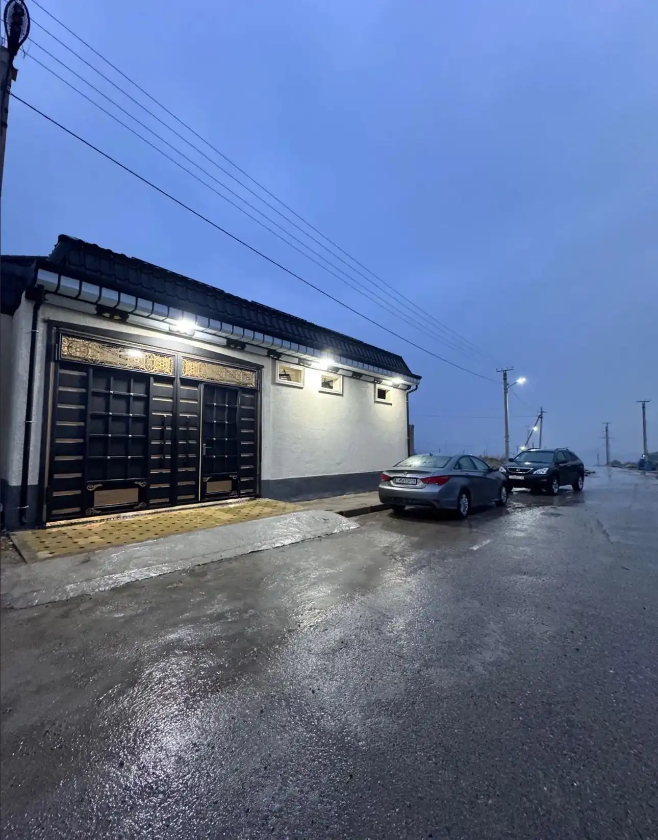 2 этажный, 5-комн. дом, 300 м², 3 соток, ховарон