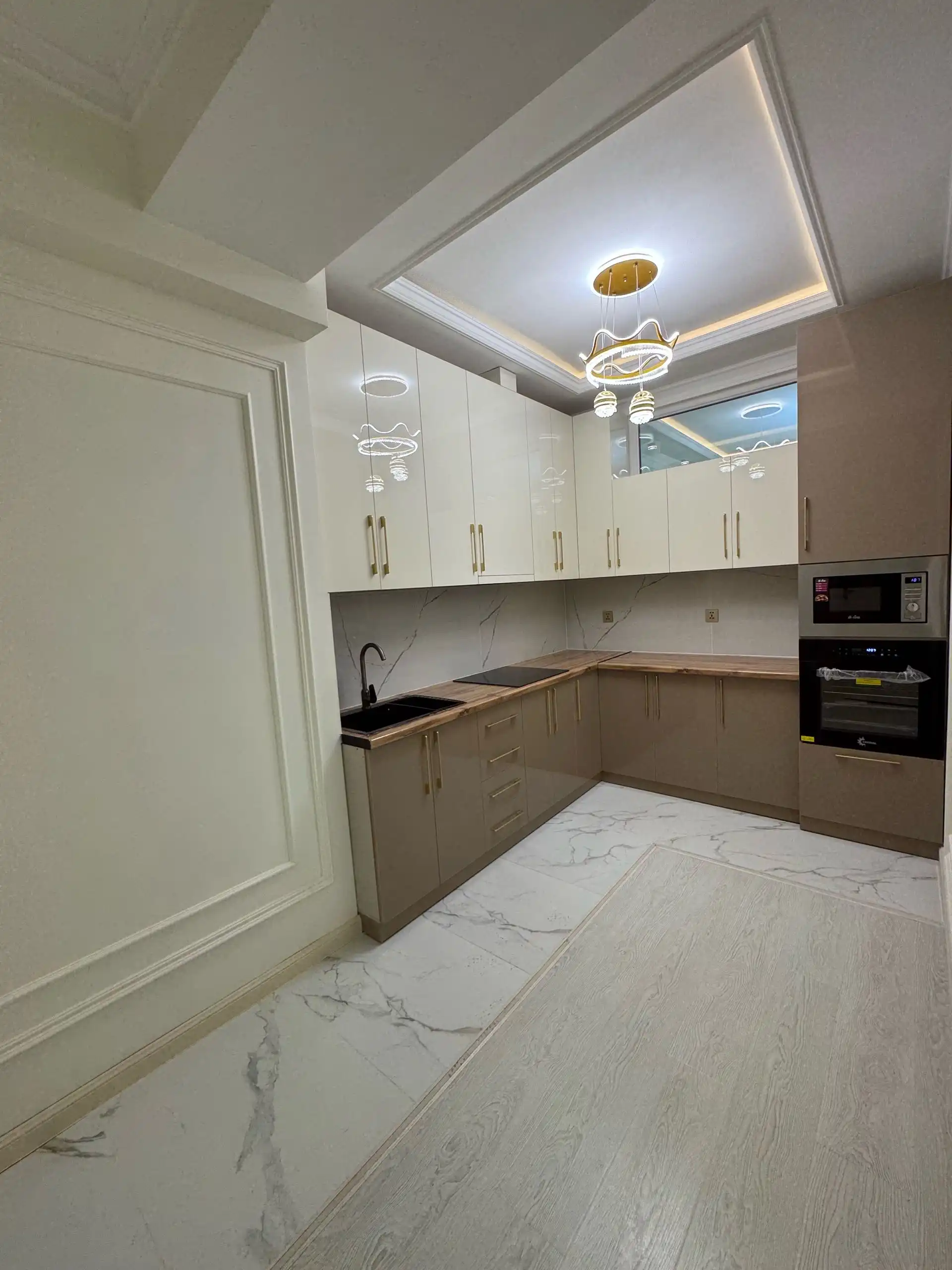 2-к квартира, 13 этаж, 82 м², шохмансур