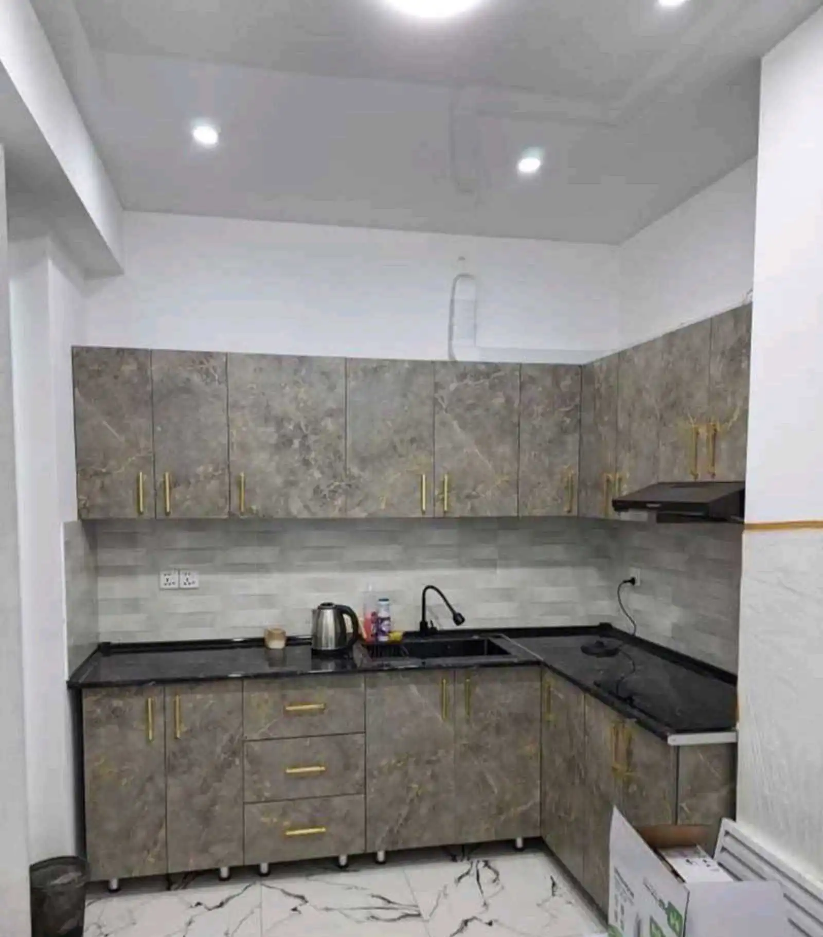 3-к квартира, 8 этаж, 101 м², Фирдавси