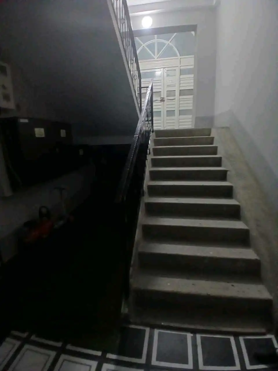 3-к квартира, Цокольный этаж, 84 м², 29мик дом 2