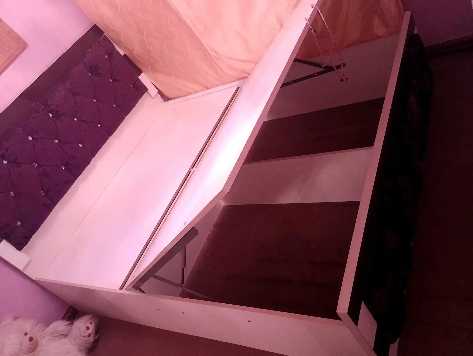 Двуспальная кровать