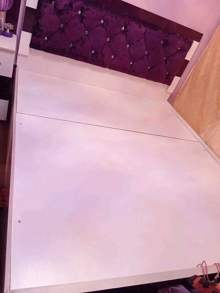 Двуспальная кровать