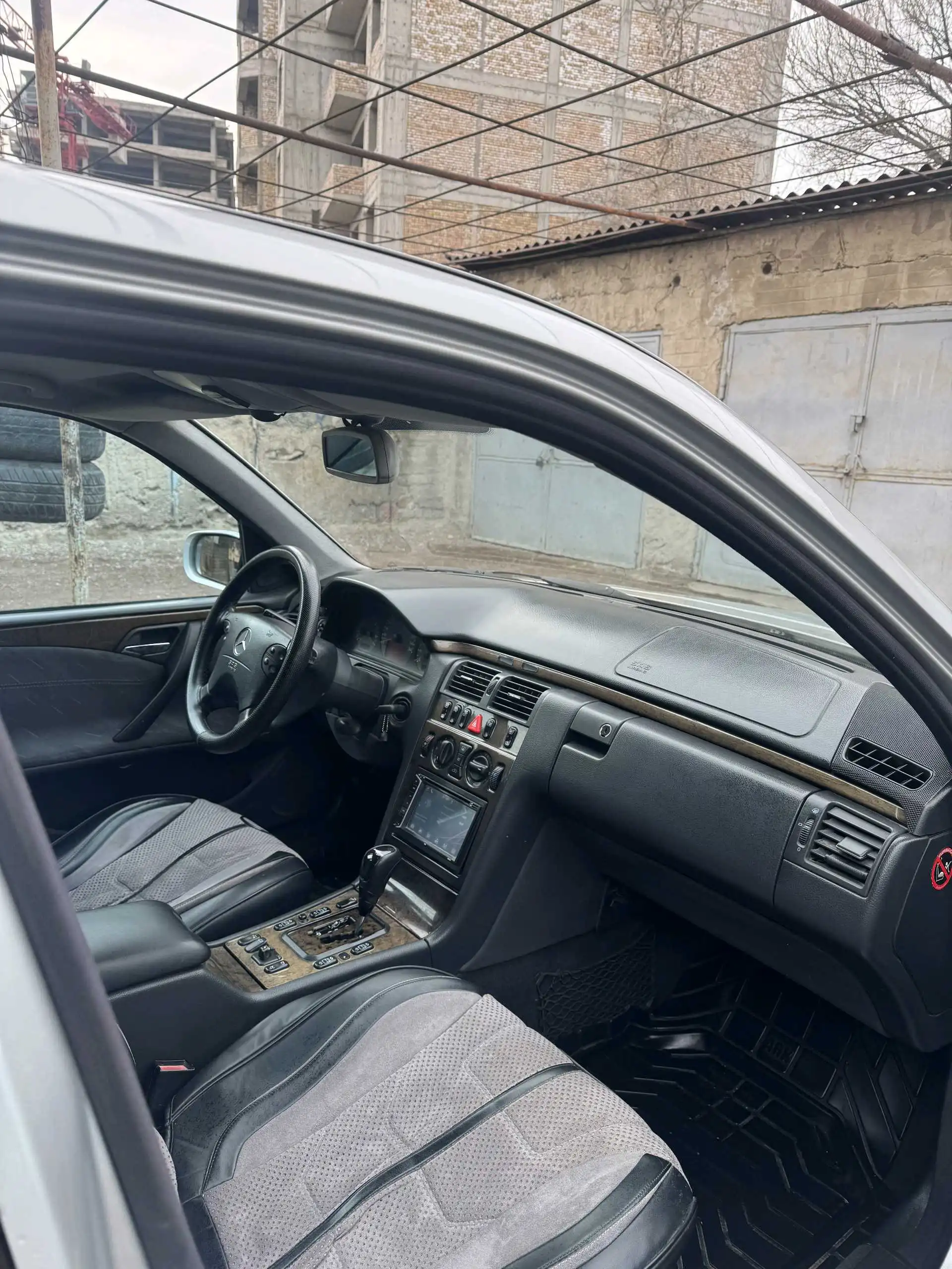 Mercedes-benz E class 2001